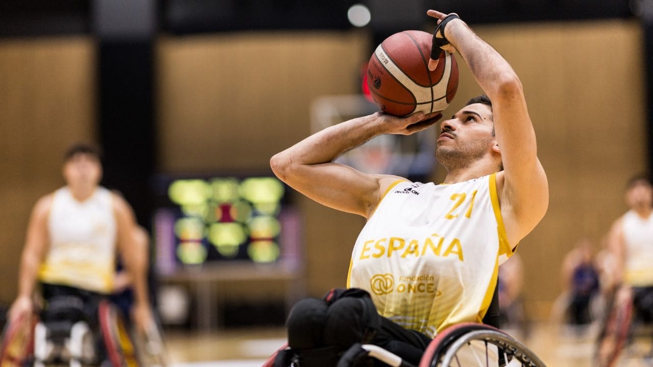 Pau Poyato baloncesto en silla de ruedas