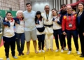 El equipo español de judo para ciegos con Íñigo Gerbolés con su medalla de bronce en Sao Paulo