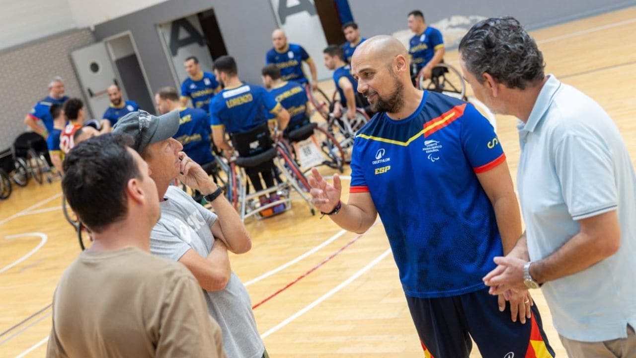 Abraham Carrión en un entrenamiento con la selección española masculina de baloncesto en silla