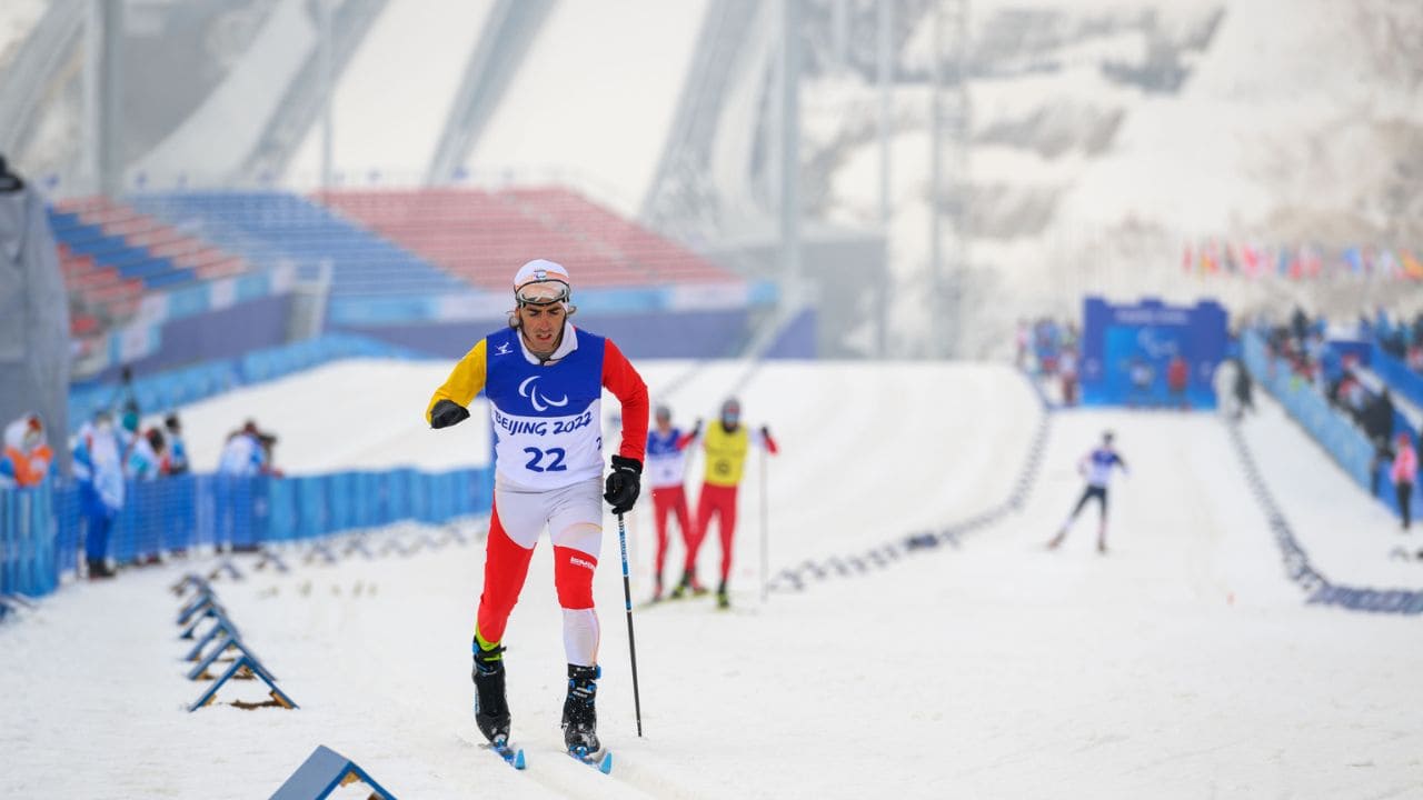 El español Pol Makuri, en esquí de fondo paralímpico