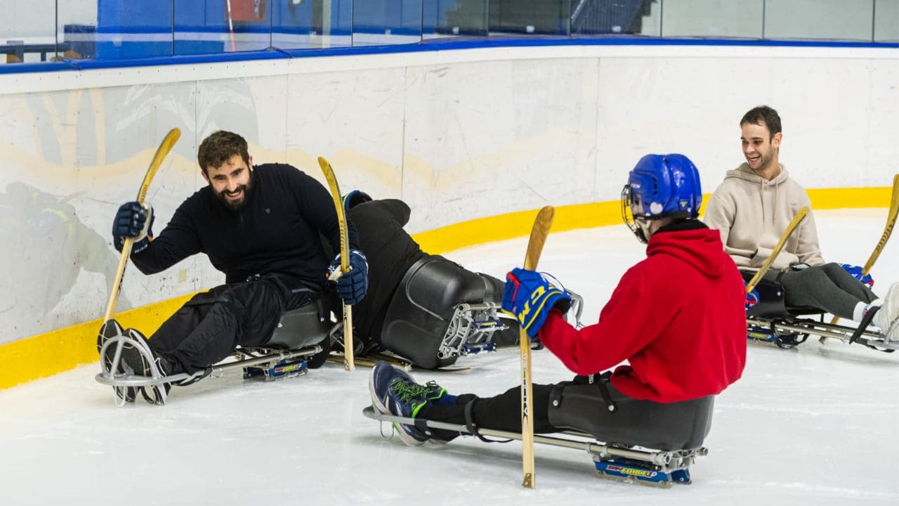 Hockey hielo paralímpico entrenamiento pioneros España