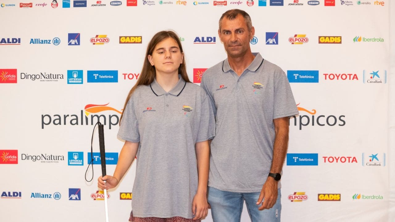 La atleta ciega Irene Cerdá junto a su guía Juanfran Castillo