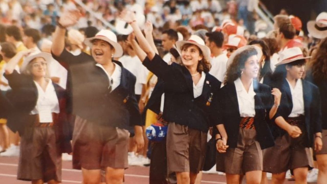 Magda Amo, con varias compañeras, en la ceremonia de inauguración de los Juegos Paralímpicos de Barcelona 1992
