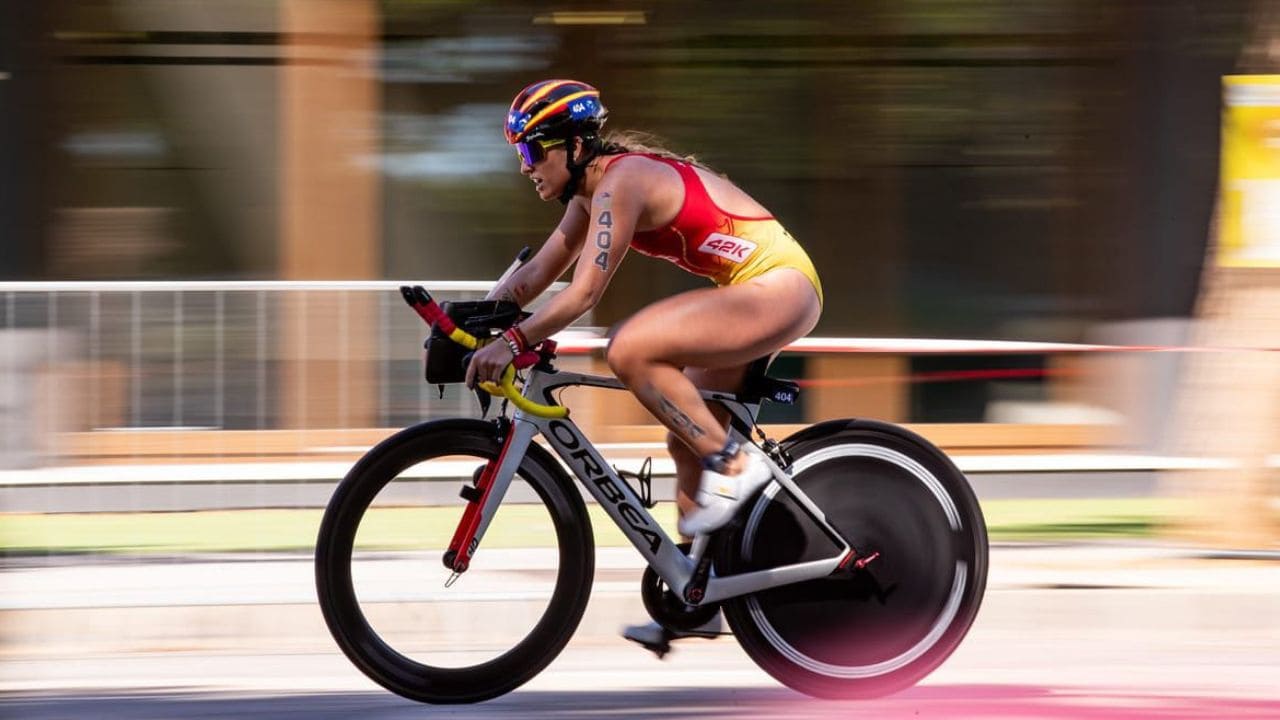 Marta Francés es campeona del mundo y plata paralímpica en triatlón