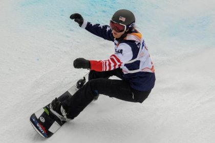 Brenna Huckaby, la rider que venció al cáncer y desafía la nieve sobre la tabla