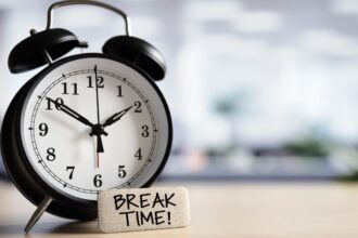 De acuerdo con la normativa federal vigente, el inicio del Daylight Saving Time en 2026 será el domingo 8 de marzo.