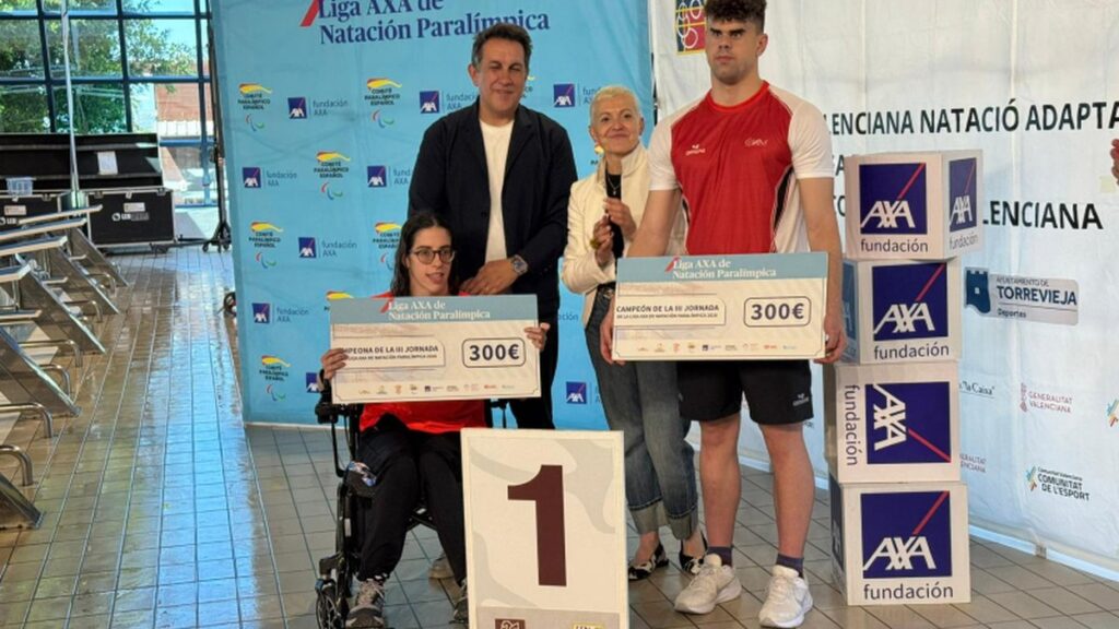Delia Fontcuberta y Juan Ferrón sorprenden a medallistas en la Liga AXA de Natación