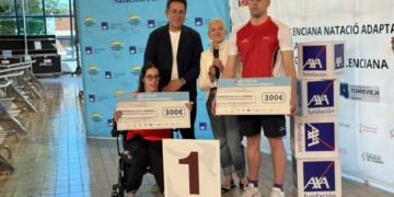Delia Fontcuberta y Juan Ferrón sorprenden a medallistas en la Liga AXA de Natación