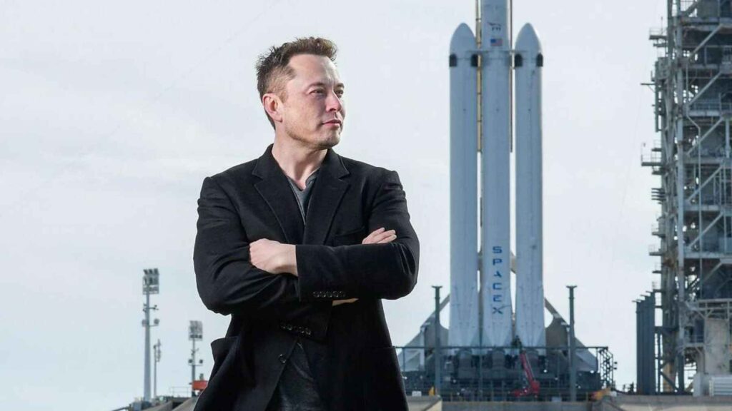 Elon Musk apuesta por ciudad lunar antes que colonizar Marte