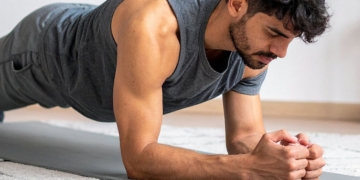 estos son los segundos exactos que debes aguantar la plancha abdominal para trabajar core, glúteos y hombros