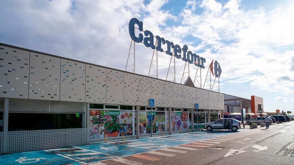La vajilla de gres Home Mood de Carrefour estrena color: doce piezas por 41,99 euros